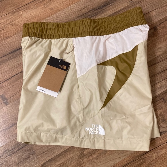 The North Face | NWT Women’s WindWall TNF X Shorts - Picture 6 of 13